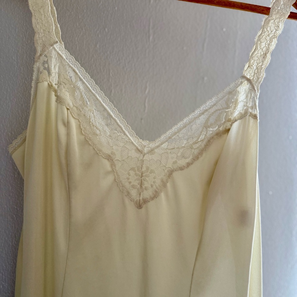 Vintage 1970’s Vanity Fair cream off white midi slip dress with lace trim - Picture 4 of 6